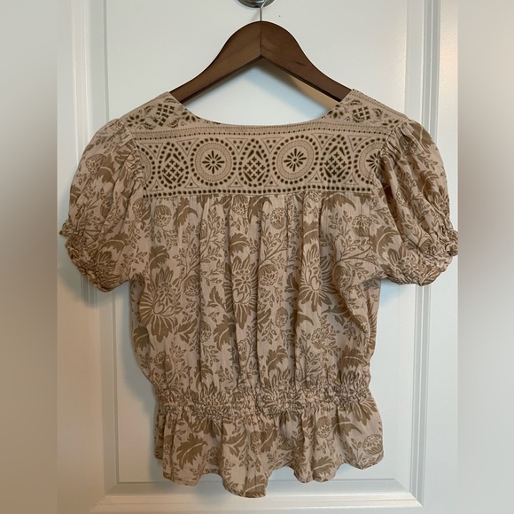 Spell Lioness Cap Sleeve Blouse - Picture 6 of 16